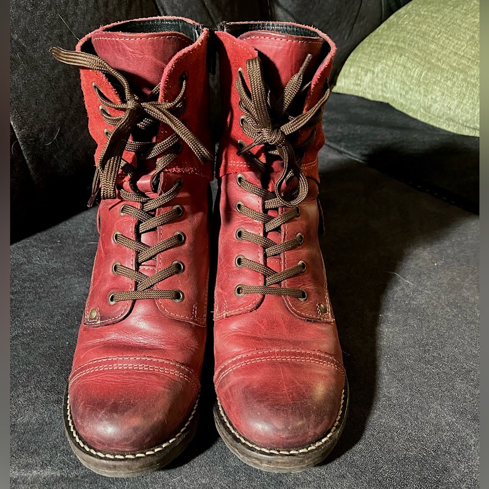 Taos Crave, red leather and suede boots 38
